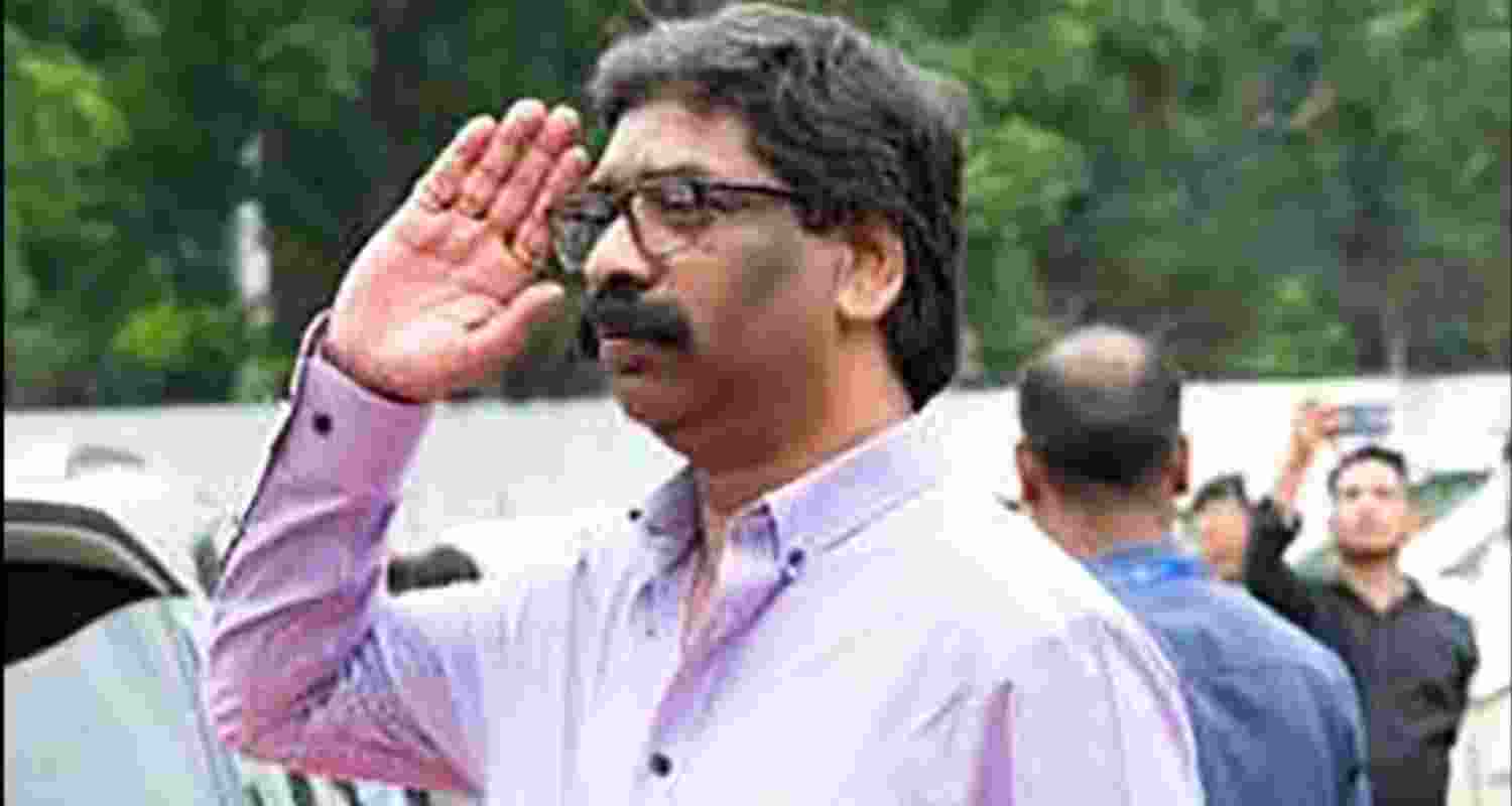 Ex-Jharkhand CM Hemant Soren who has been arrested for allegedly grabbing 8.5 acres of land in Ranchi is currently in judicial custody at Birsa Munda Central Jail, Ranchi. Ex-Jharkhand CM Hemant Soren who has been arrested for allegedly grabbing 8.5 acres of land in Ranchi is currently in judicial custody at Birsa Munda Central Jail, Ranchi.