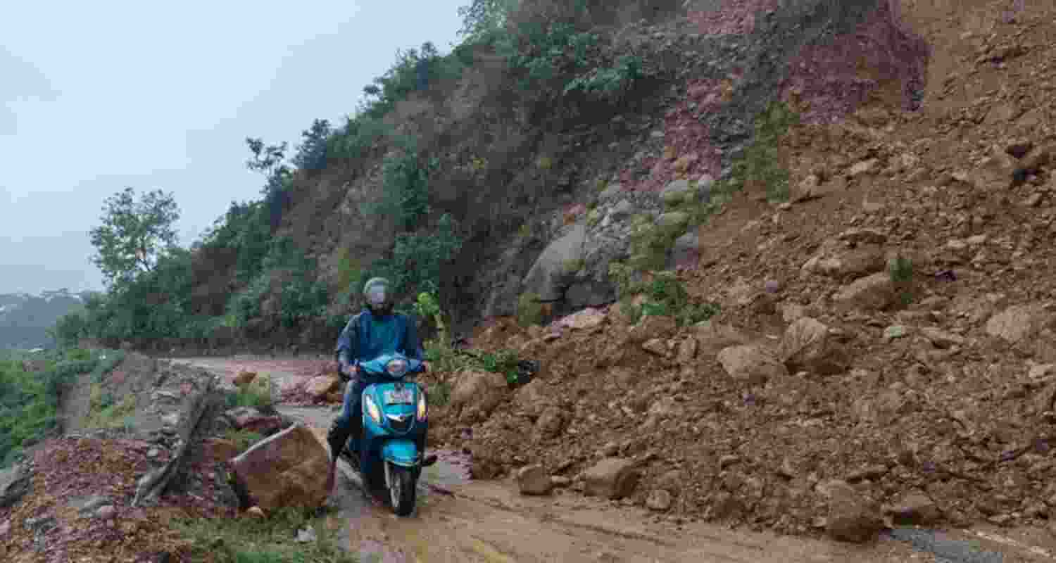 Districts worst hit by blocked roads include Kullu (106), Mandi (109), and Kangra (40).  Districts worst hit by blocked roads include Kullu (106), Mandi (109), and Kangra (40).