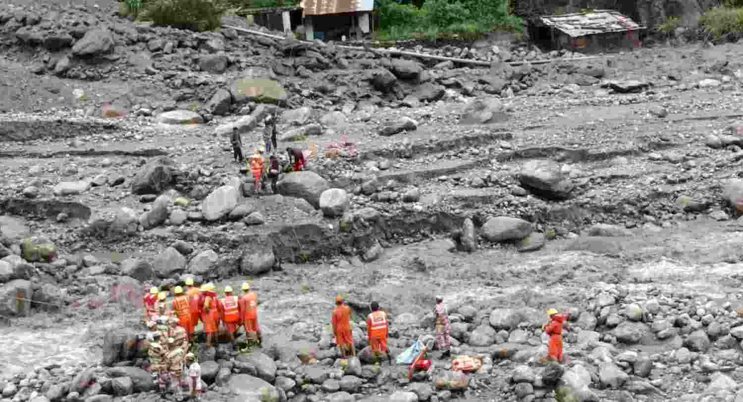 128 roads in Himachal shut due to landslides, flash floods 128 roads in Himachal shut due to landslides, flash floods