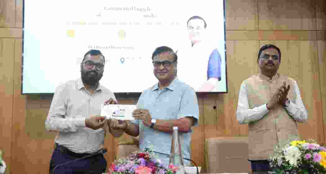 Assam Chief Minister Himanta Biswa Sarma hands over cashless medical facility papers to a government employee and pensioners under the Ayushman Asom Mukhya Mantri Lok Sevak Arogya Yojana in Guwahati. Assam Chief Minister Himanta Biswa Sarma hands over cashless medical facility papers to a government employee and pensioners under the Ayushman Asom Mukhya Mantri Lok Sevak Arogya Yojana in Guwahati.