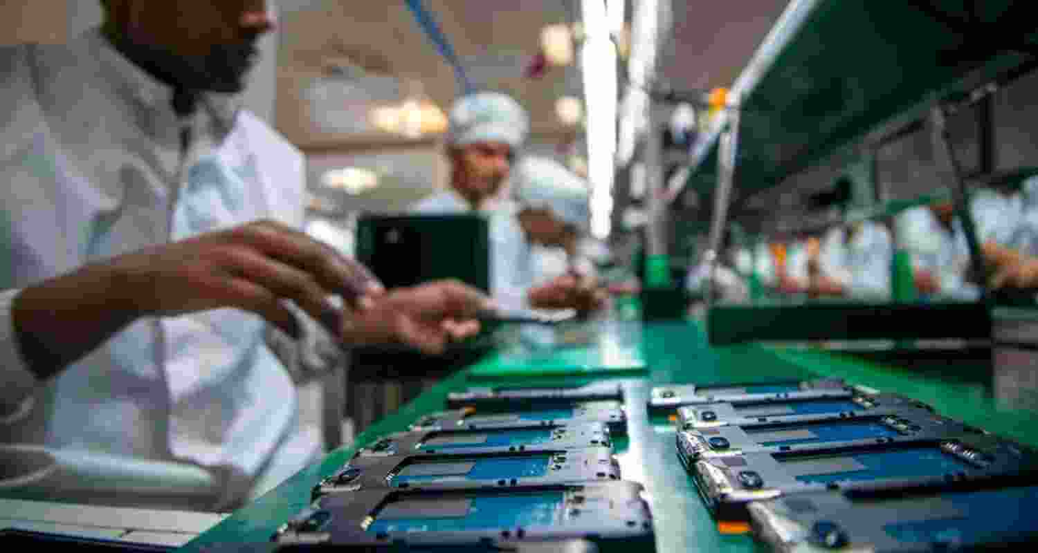 India Emerges As Major Mobile Phone Manufacturer With ₹4.1 Lakh Crore Value. India Emerges As Major Mobile Phone Manufacturer With ₹4.1 Lakh Crore Value.