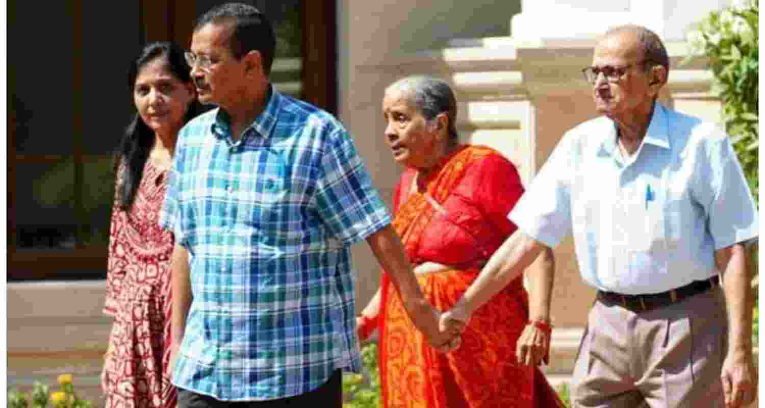 Former CM Arvind Kejriwal Shifts To Party MPs Bungalow In Delhi. Former CM Arvind Kejriwal Shifts To Party MPs Bungalow In Delhi.