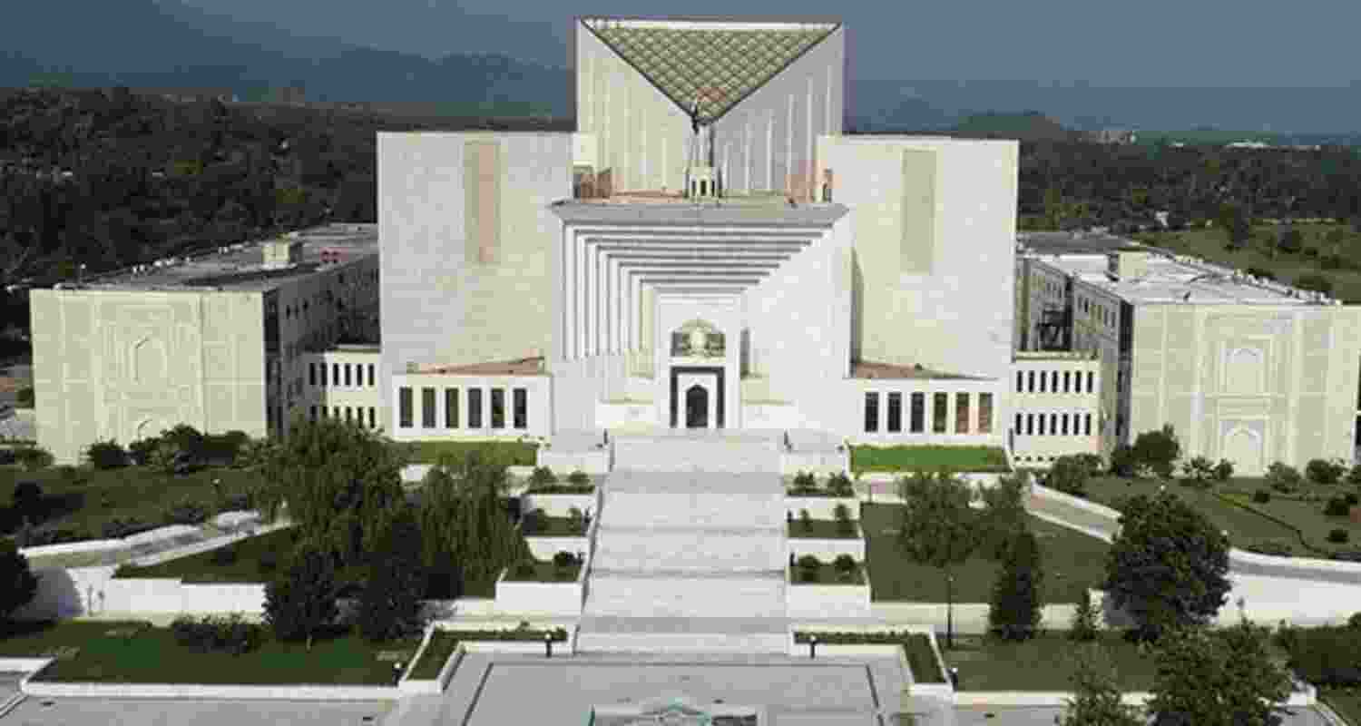 Supreme Court Judges Push for Full Court on 26th Amendment Pleas in Pakistan. Supreme Court Judges Push for Full Court on 26th Amendment Pleas in Pakistan.