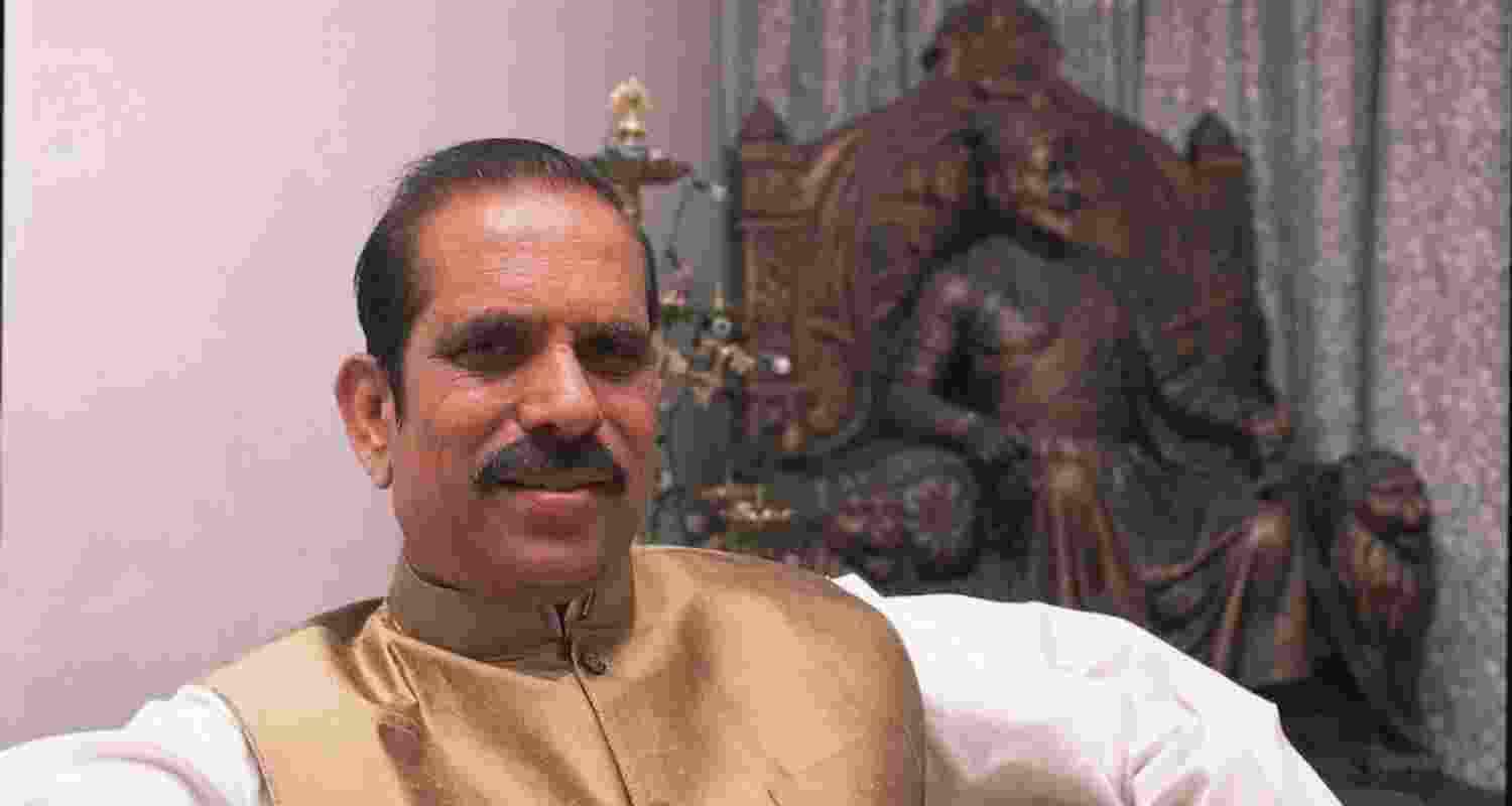 Former Maharashtra Cm Manohar Joshi poses for a picture. Former Maharashtra Cm Manohar Joshi poses for a picture.