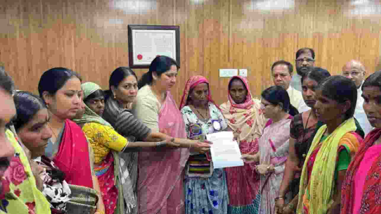 Telangana farmers petition NHRC over alleged land grabbing
 Telangana farmers petition NHRC over alleged land grabbing