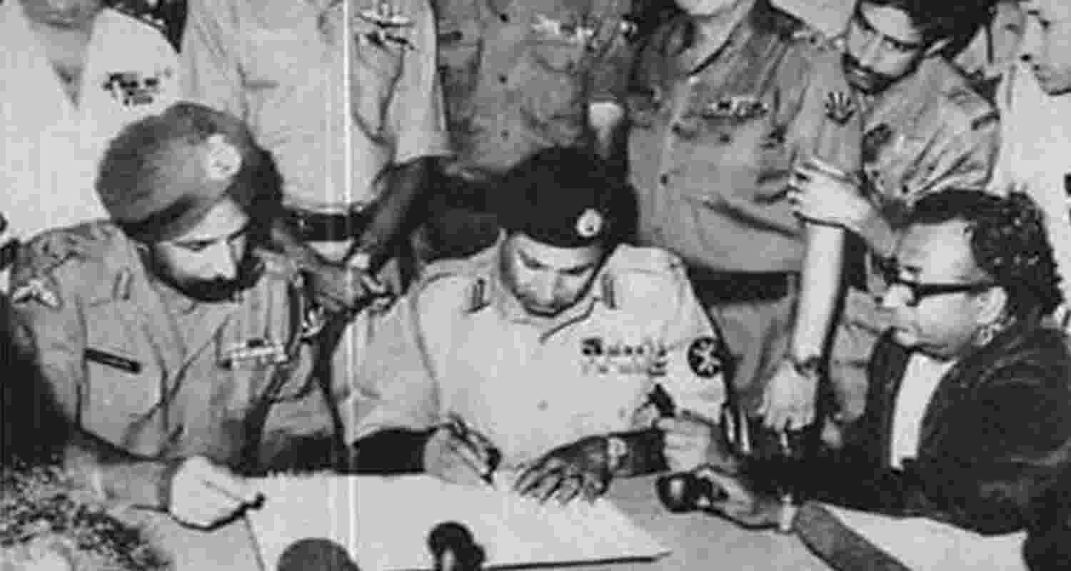 Lt Gen Niazi of the Pakistani Army signs surrender document in 1971 (File Photo/ADGPI). Lt Gen Niazi of the Pakistani Army signs surrender document in 1971 (File Photo/ADGPI).
