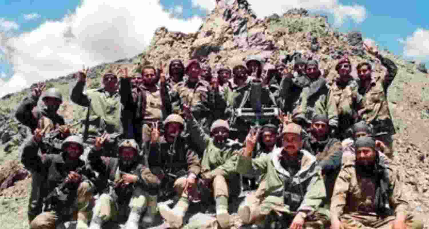 Indian soldiers celebrating victory after Kargil war. Indian soldiers celebrating victory after Kargil war.