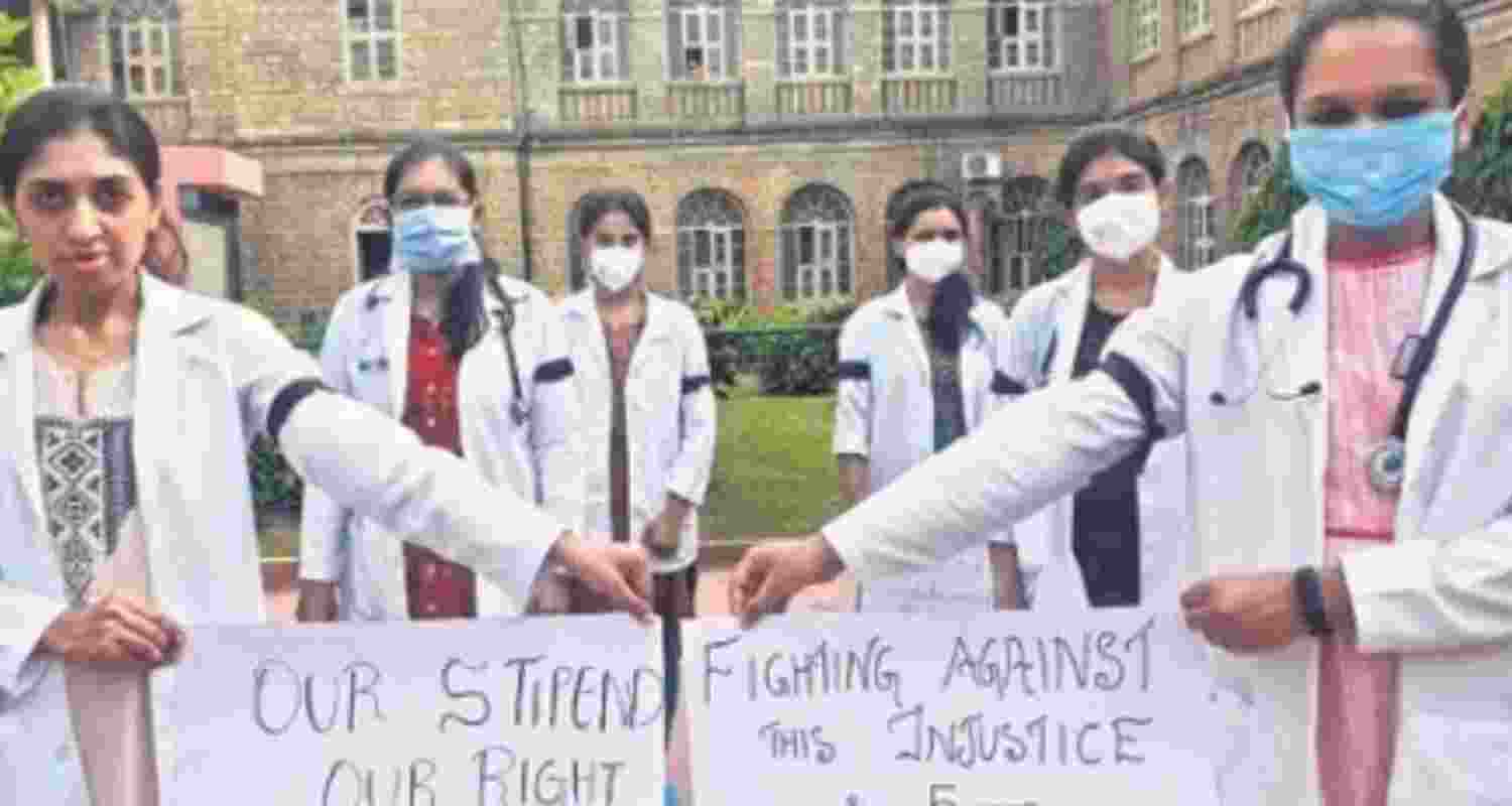 Docs in govt hospitals across K'taka sit on indefinite strike from Mon  Docs in govt hospitals across K'taka sit on indefinite strike from Mon