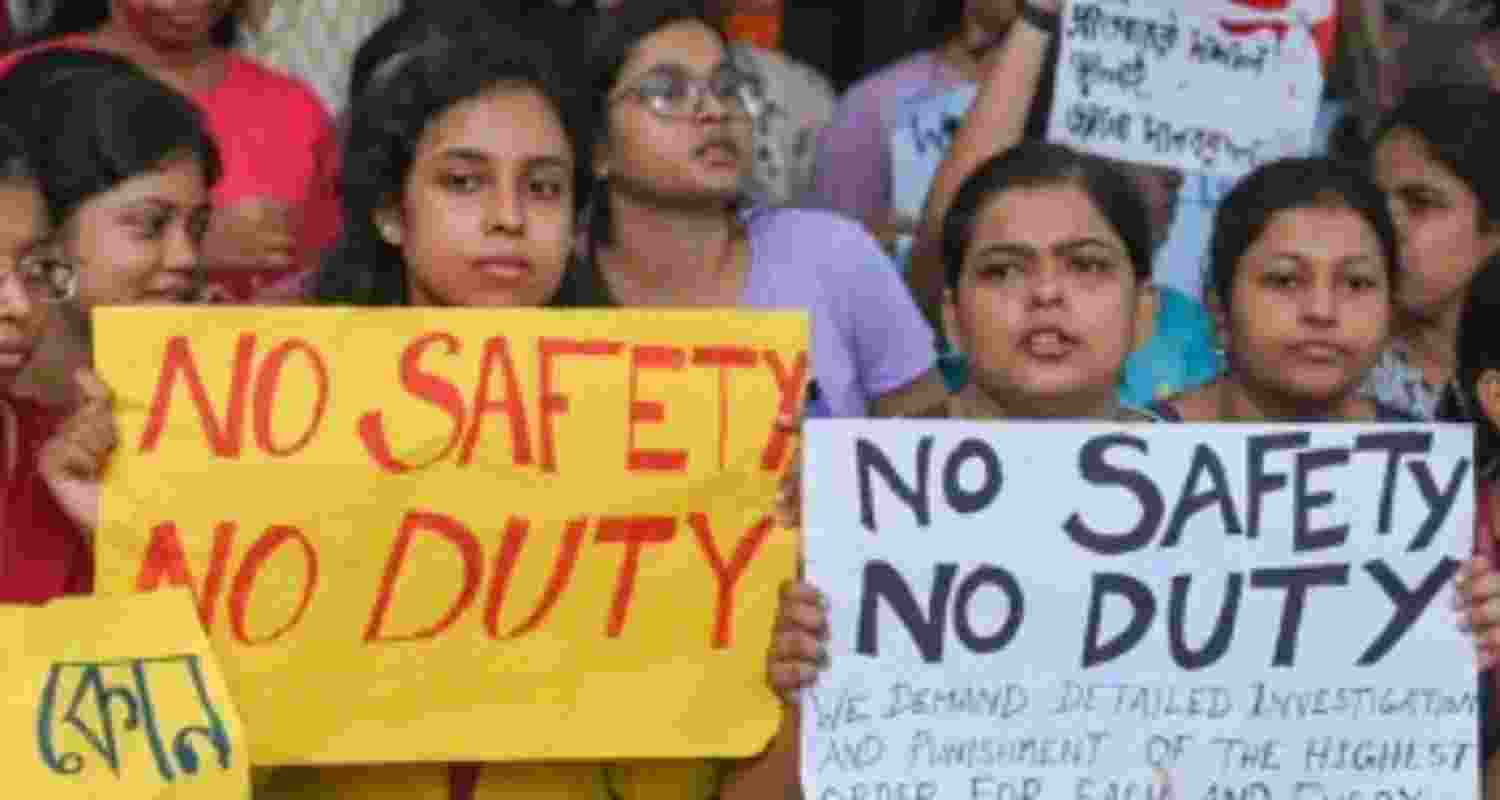 Doc's murder case: Hospital services remain hit across Bengal on Day 4
 Doc's murder case: Hospital services remain hit across Bengal on Day 4