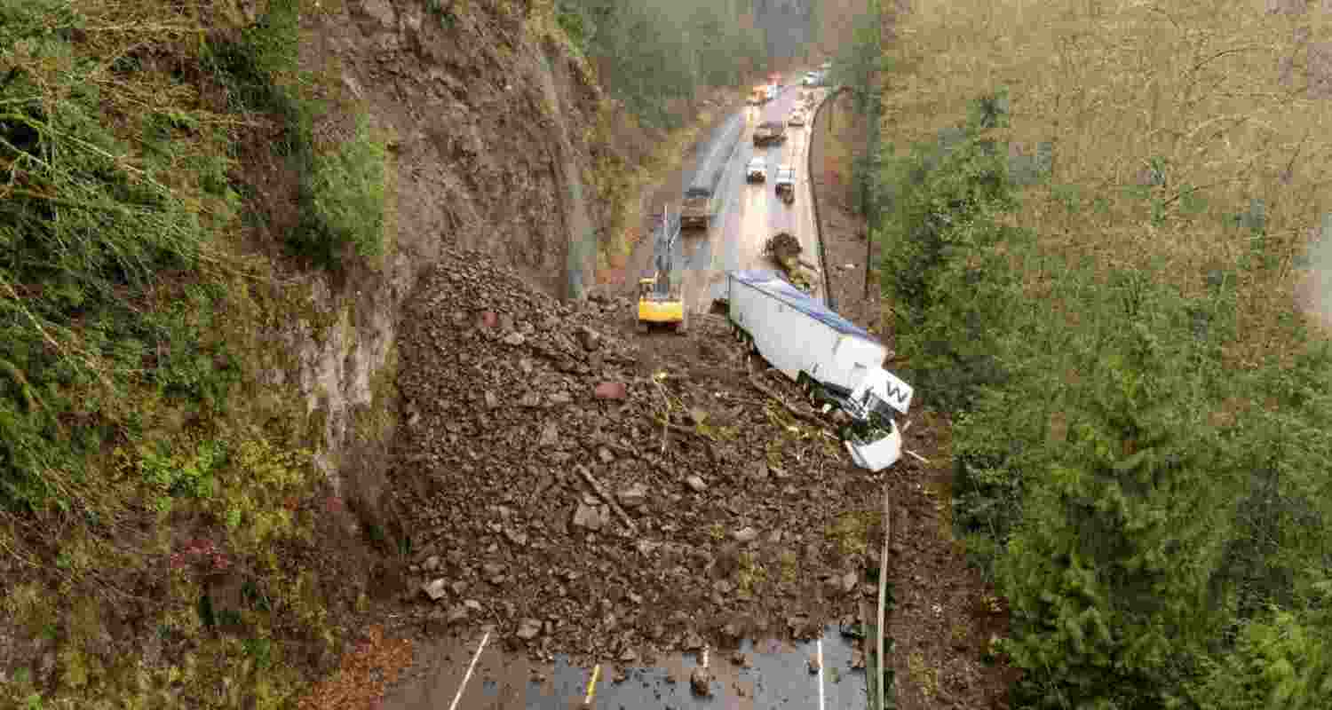 Landslides, and shooting stones lead to Jammu-Srinagar National Highway closure Landslides, and shooting stones lead to Jammu-Srinagar National Highway closure