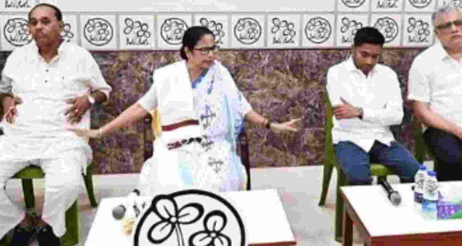 Mamata strategises to mount pressure on BJP against state's dues Mamata strategises to mount pressure on BJP against state's dues