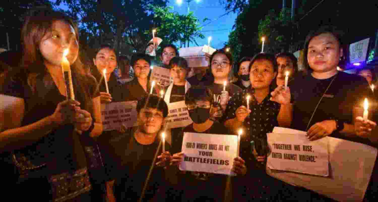 Kuki, Meitei groups leave for Manipur peace talks in Delhi Kuki, Meitei groups leave for Manipur peace talks in Delhi