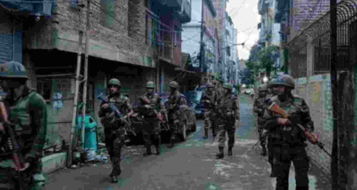 Youngsters come to protect Manipur Youngsters come to protect Manipur