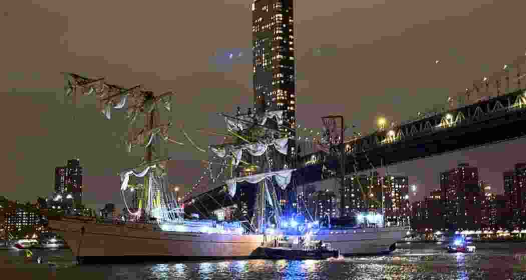 A masted Mexican Navy training ship, the Cuauhtémoc, sits stranded near the Manhattan Bridge after colliding with the Brooklyn Bridge in New York, on Saturday.  A masted Mexican Navy training ship, the Cuauhtémoc, sits stranded near the Manhattan Bridge after colliding with the Brooklyn Bridge in New York, on Saturday.