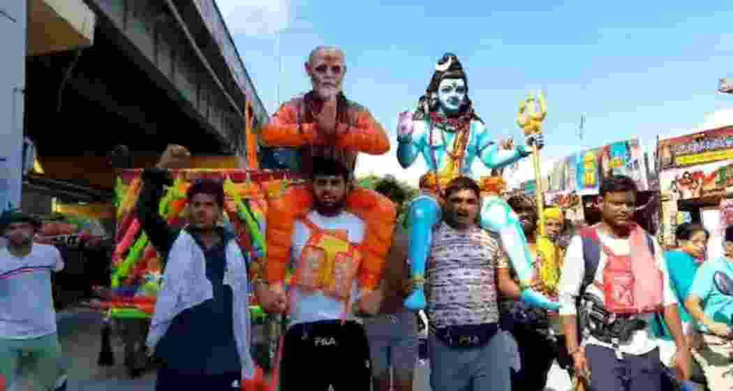 Kanwariya Rupendra Tomar carries a statue of Prime Minister Modi on his shoulders during his pilgrimage from Baghpat to Haridwar. Kanwariya Rupendra Tomar carries a statue of Prime Minister Modi on his shoulders during his pilgrimage from Baghpat to Haridwar.