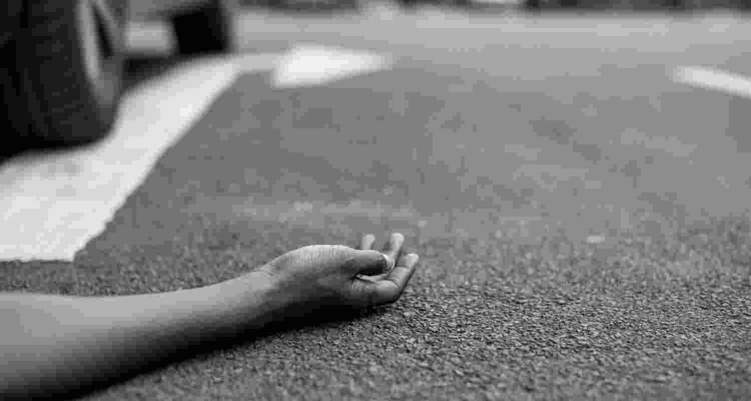 Woman hacks husband to death in UP's Ballia  Woman hacks husband to death in UP's Ballia