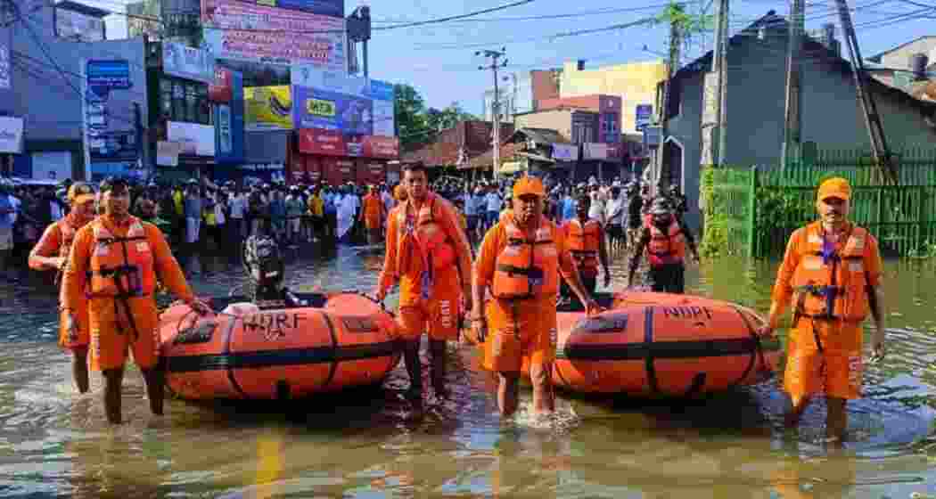 NDRF personnel conduct rescue operations in flood-hit areas of Sri Lanka, assisting stranded families and ensuring their safety, as India delivers relief under Operation Sagar Bandhu. NDRF personnel conduct rescue operations in flood-hit areas of Sri Lanka, assisting stranded families and ensuring their safety, as India delivers relief under Operation Sagar Bandhu.