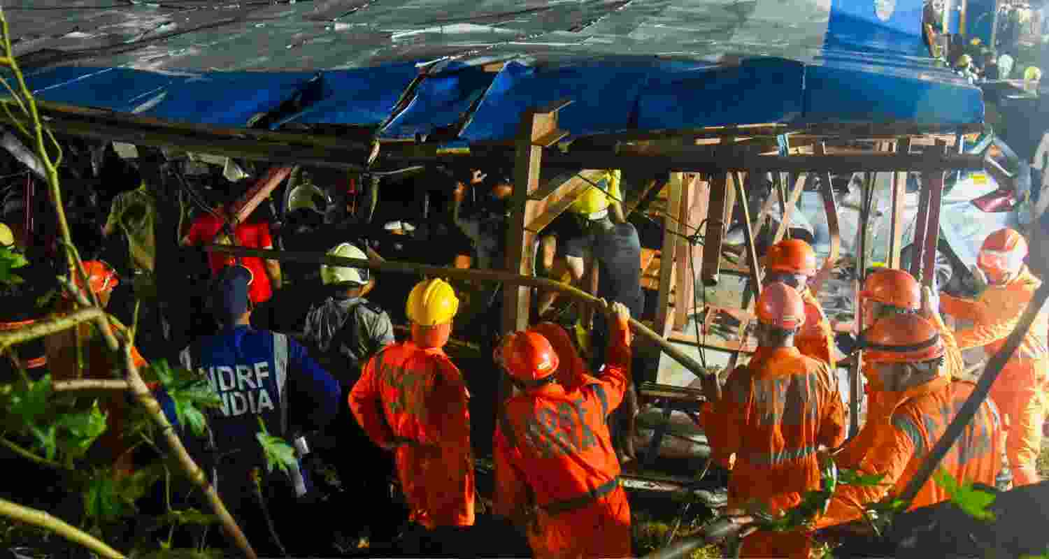 According to Brihanmumbai Municipal Corporation (BMC) officials, search and rescue operations were going on at the Chheda Nagar-based petrol pump on Tuesday morning. According to Brihanmumbai Municipal Corporation (BMC) officials, search and rescue operations were going on at the Chheda Nagar-based petrol pump on Tuesday morning.