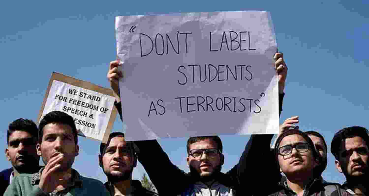 Ministers, Helpdesks & JKSA  'advisory' to Kashmiri students Ministers, Helpdesks & JKSA  'advisory' to Kashmiri students