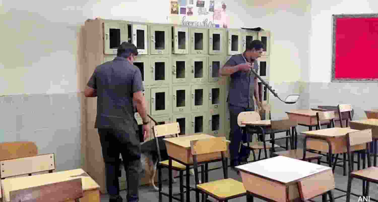 Delhi govt issues SOP for handling bomb threats in schools Delhi govt issues SOP for handling bomb threats in schools