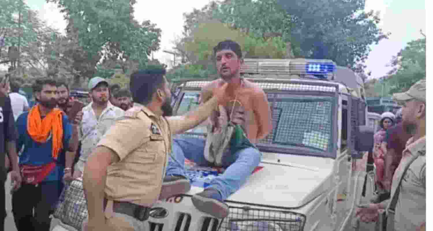 Enquiry ordered into parading of 'thief' on police vehicle Enquiry ordered into parading of 'thief' on police vehicle