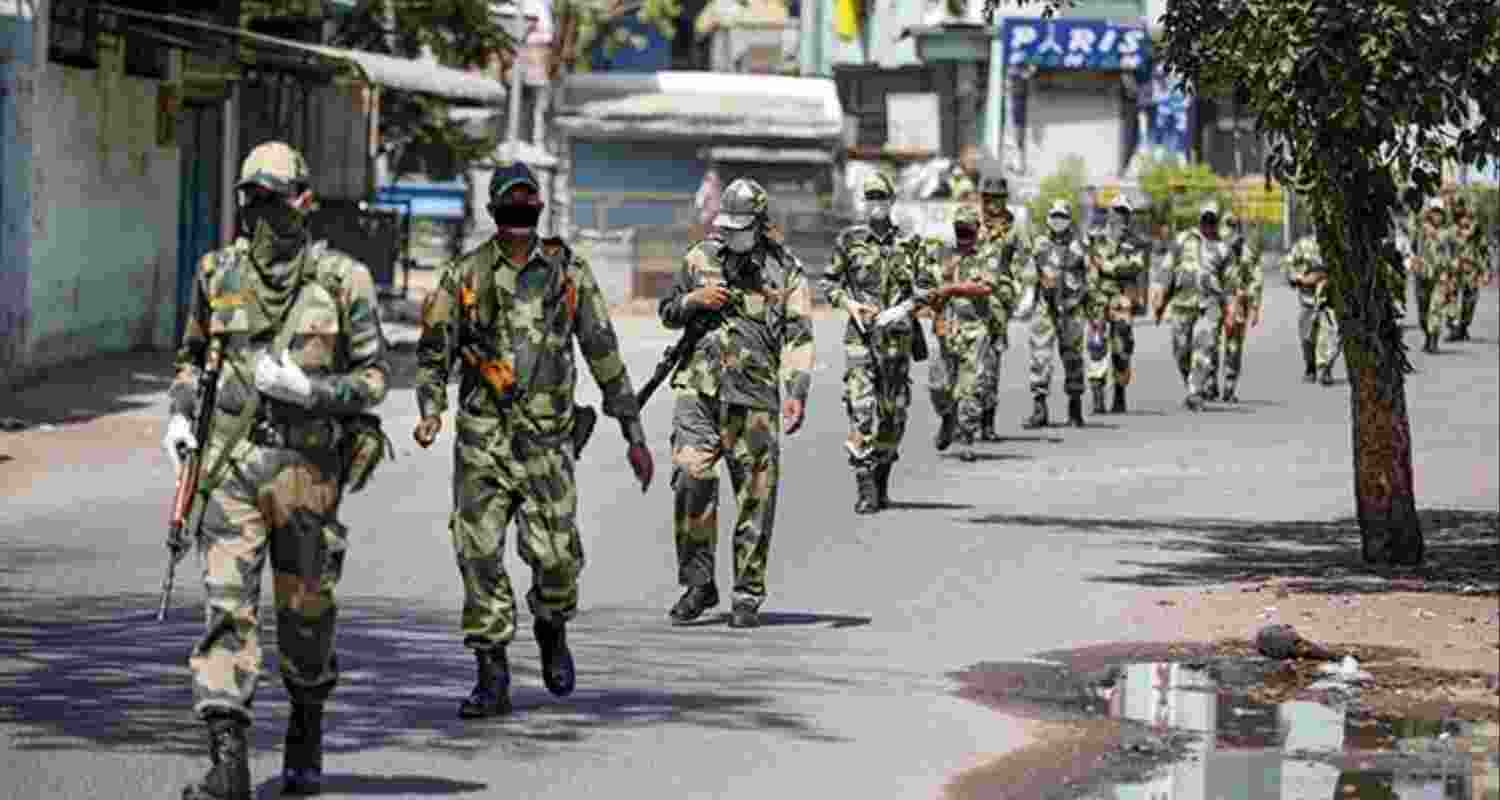 Paramilitary forces during patrolling.  Paramilitary forces during patrolling.