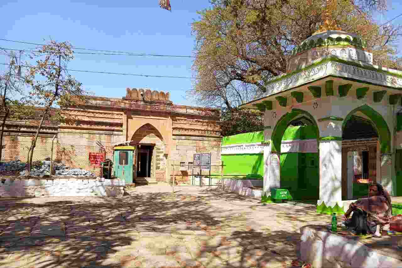 MP HC to hear ASI's plea seeking extension for Bhojshala survey, Muslim faction raises allegations MP HC to hear ASI's plea seeking extension for Bhojshala survey, Muslim faction raises allegations