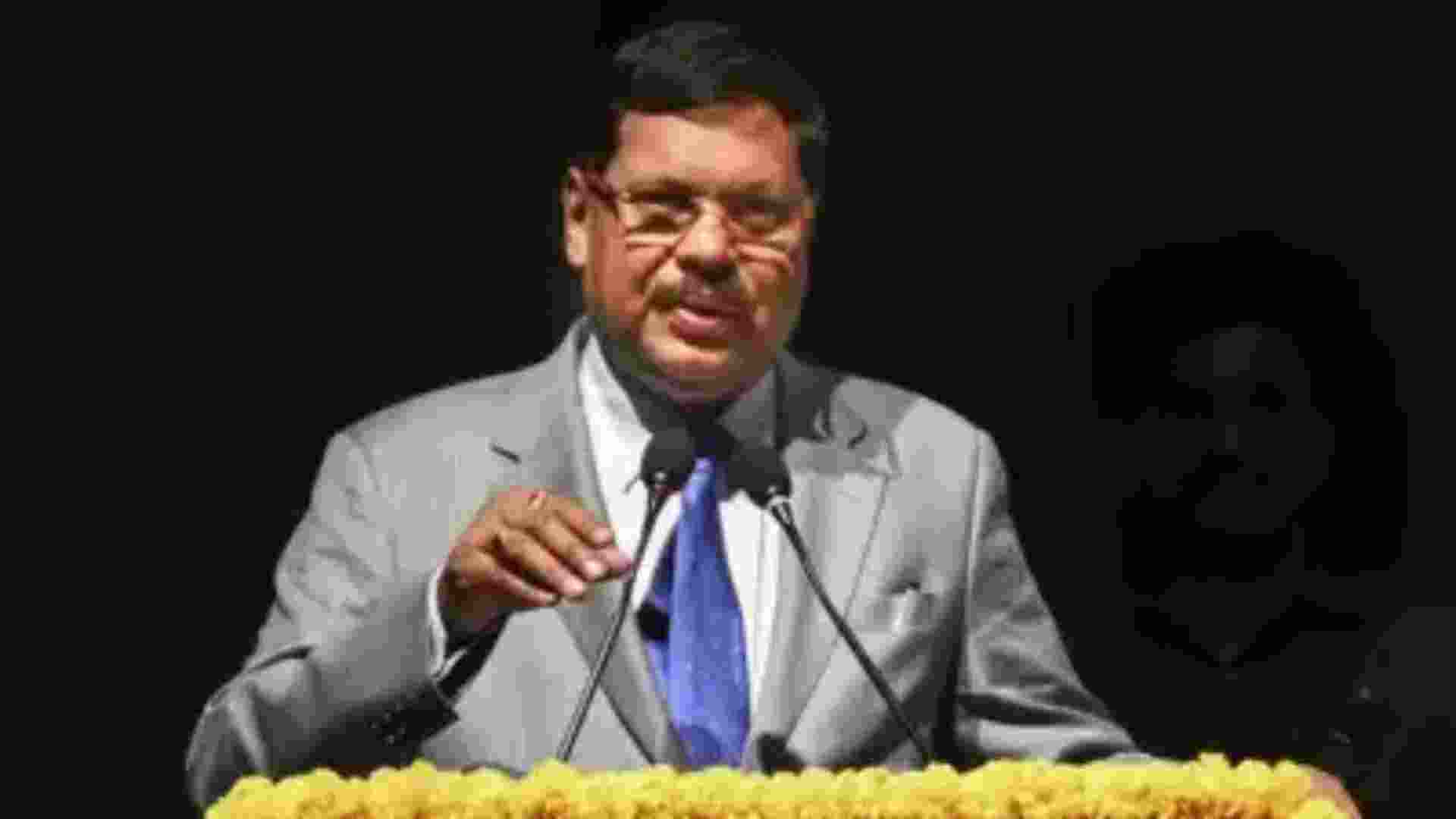 CJI rebukes Centre seeking 'adjournment' to avoid his 'bench' CJI rebukes Centre seeking 'adjournment' to avoid his 'bench'