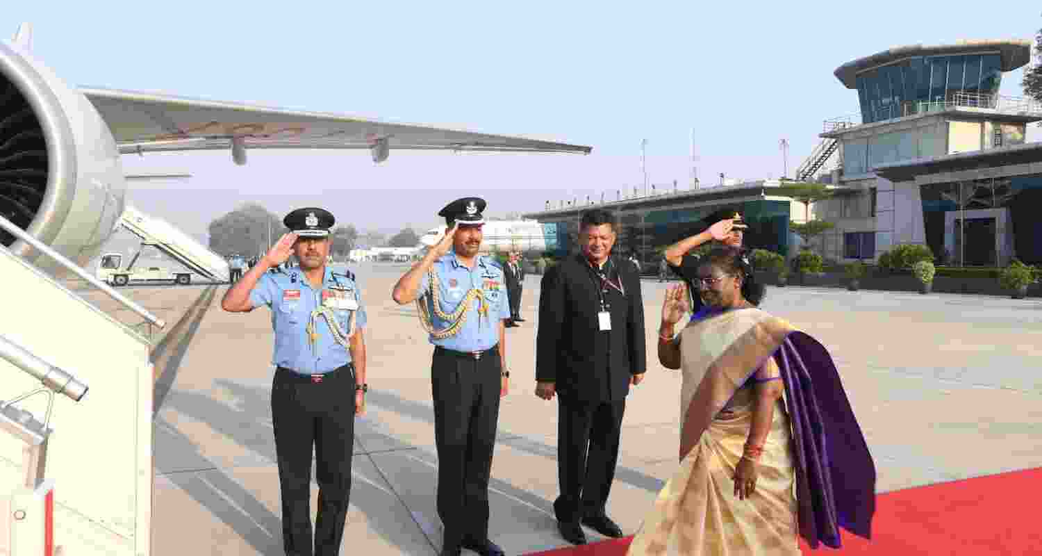 Image of President Droupadi Murmu leaving for Mauritius.  Image of President Droupadi Murmu leaving for Mauritius.