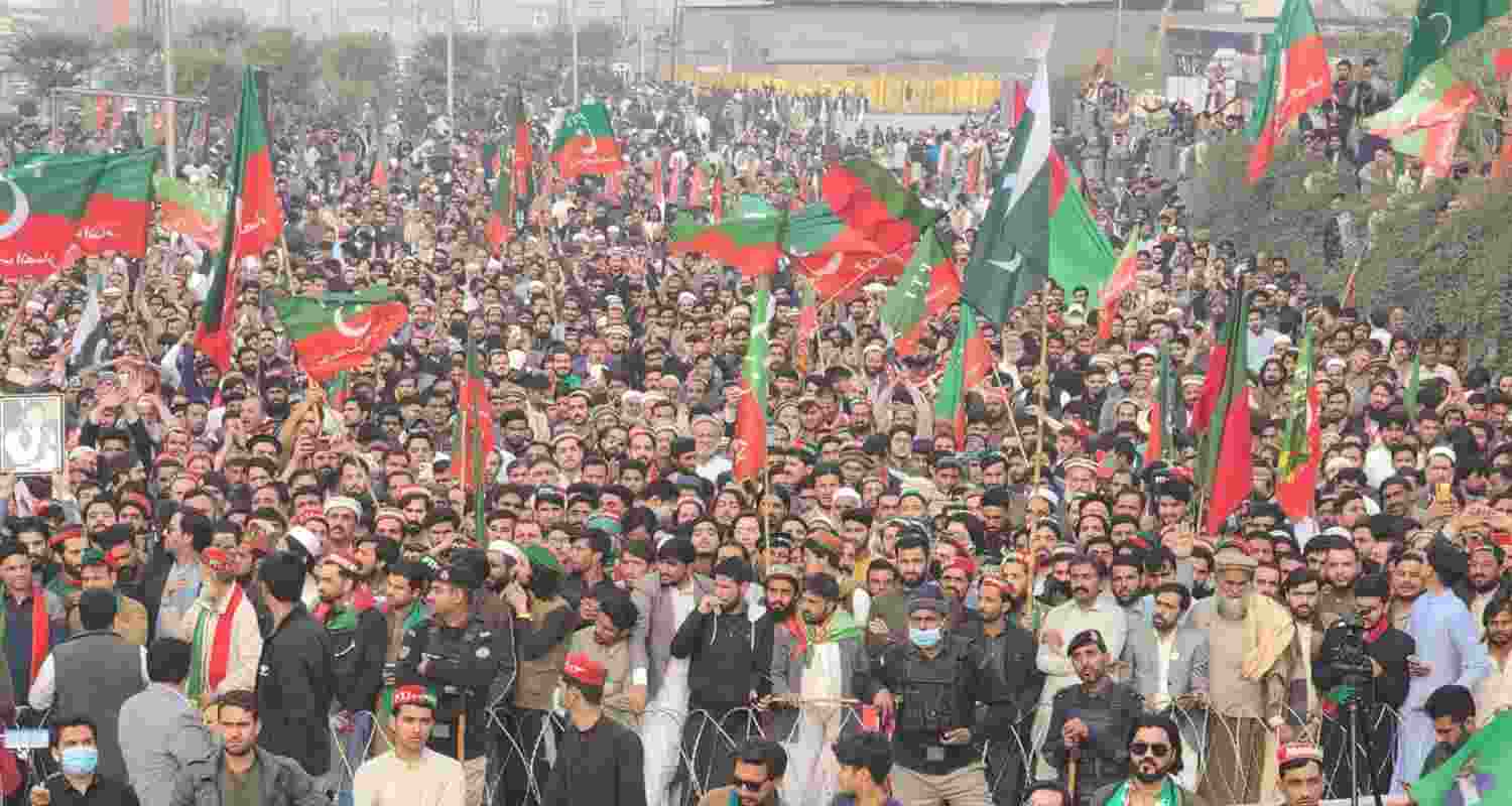 Massive crowd in the Waziristan region of Pakistan. Massive crowd in the Waziristan region of Pakistan.