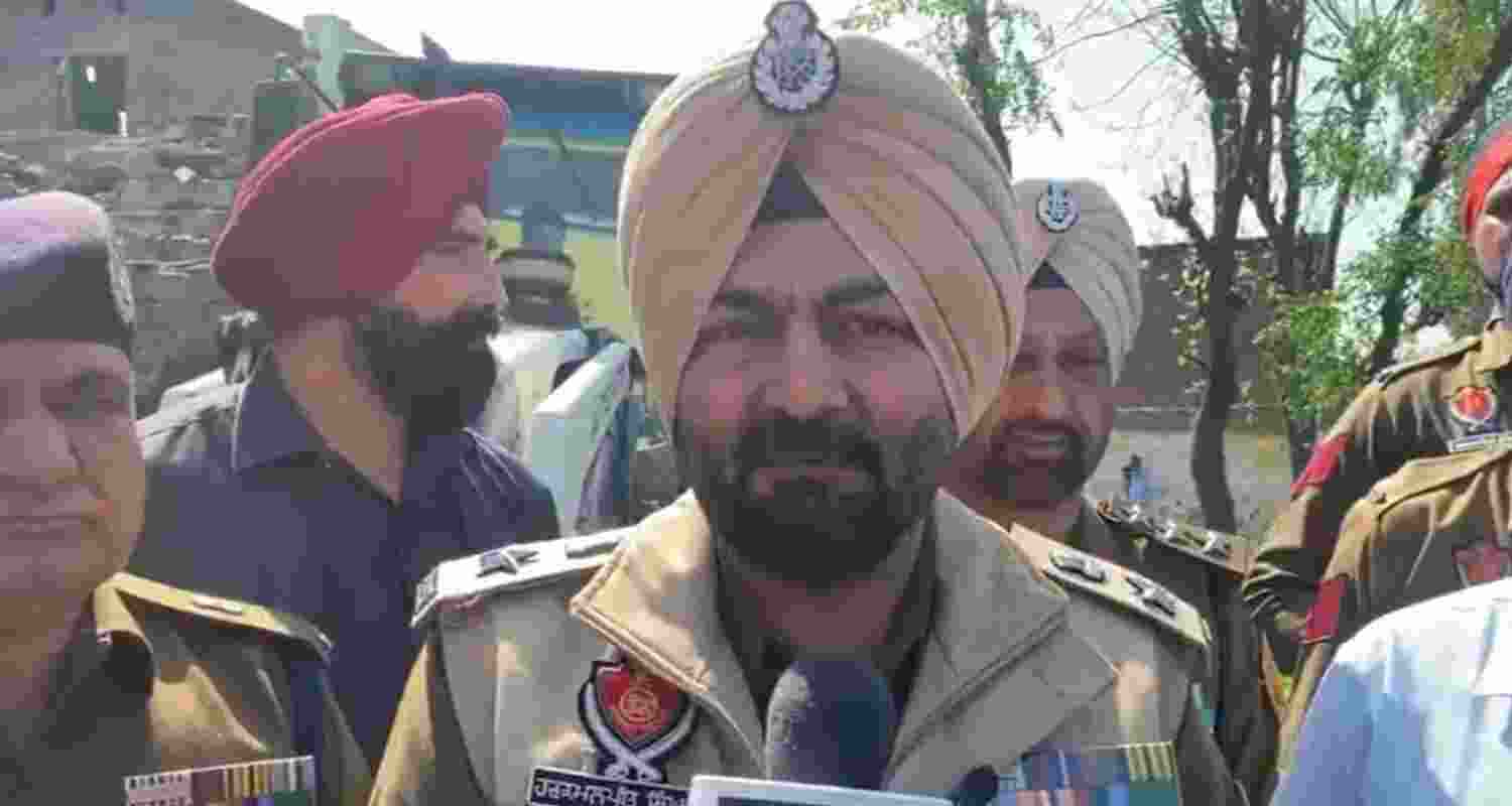 Punjab: Authorities demolish 2 drug smugglers' properties Punjab: Authorities demolish 2 drug smugglers' properties
