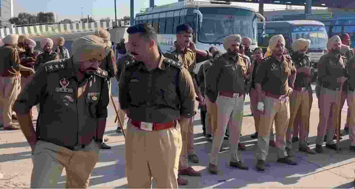 Punjab Police bend when asked to crawl Punjab Police bend when asked to crawl