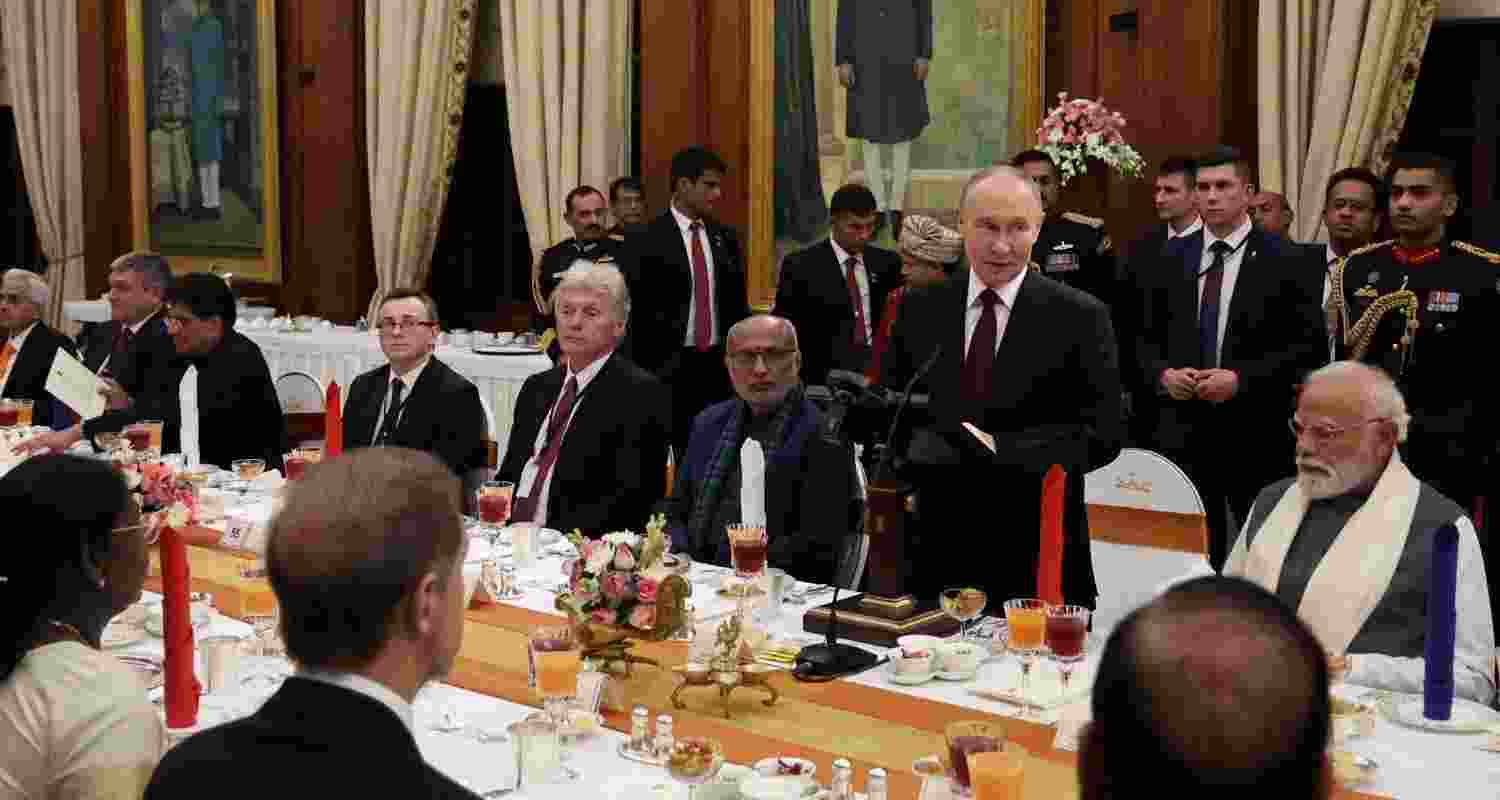 Putin dinner row: Govt and Opposition need to find middle path Putin dinner row: Govt and Opposition need to find middle path