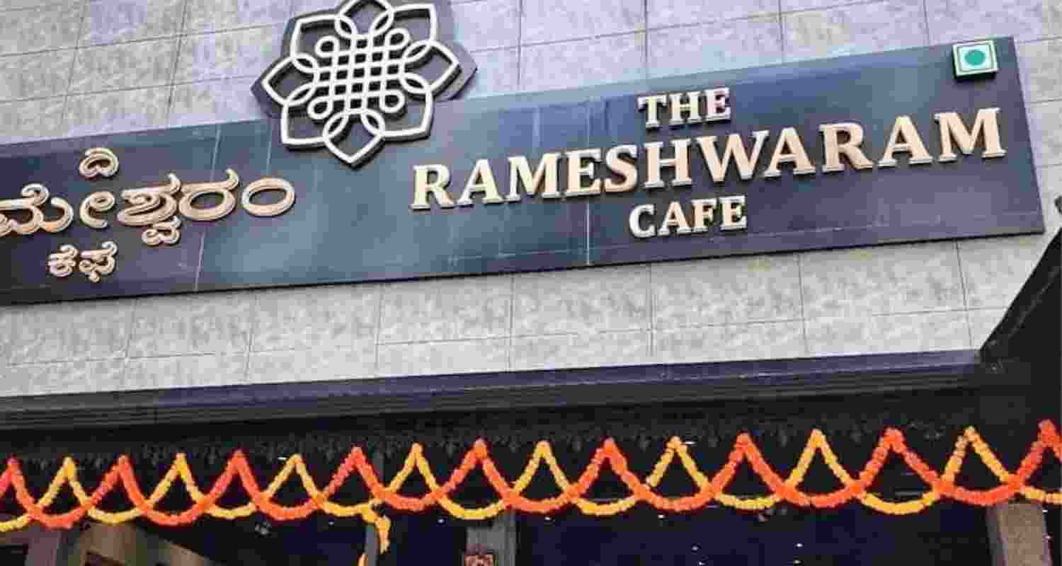Nearly 10 people were injured in a blast in the famous eatery of Bengaluru. Nearly 10 people were injured in a blast in the famous eatery of Bengaluru.