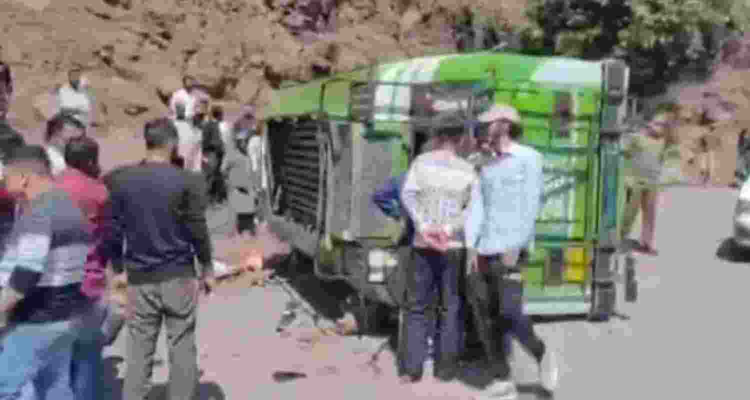 30 injured as mini bus overturns in J&K's Reasi 30 injured as mini bus overturns in J&K's Reasi