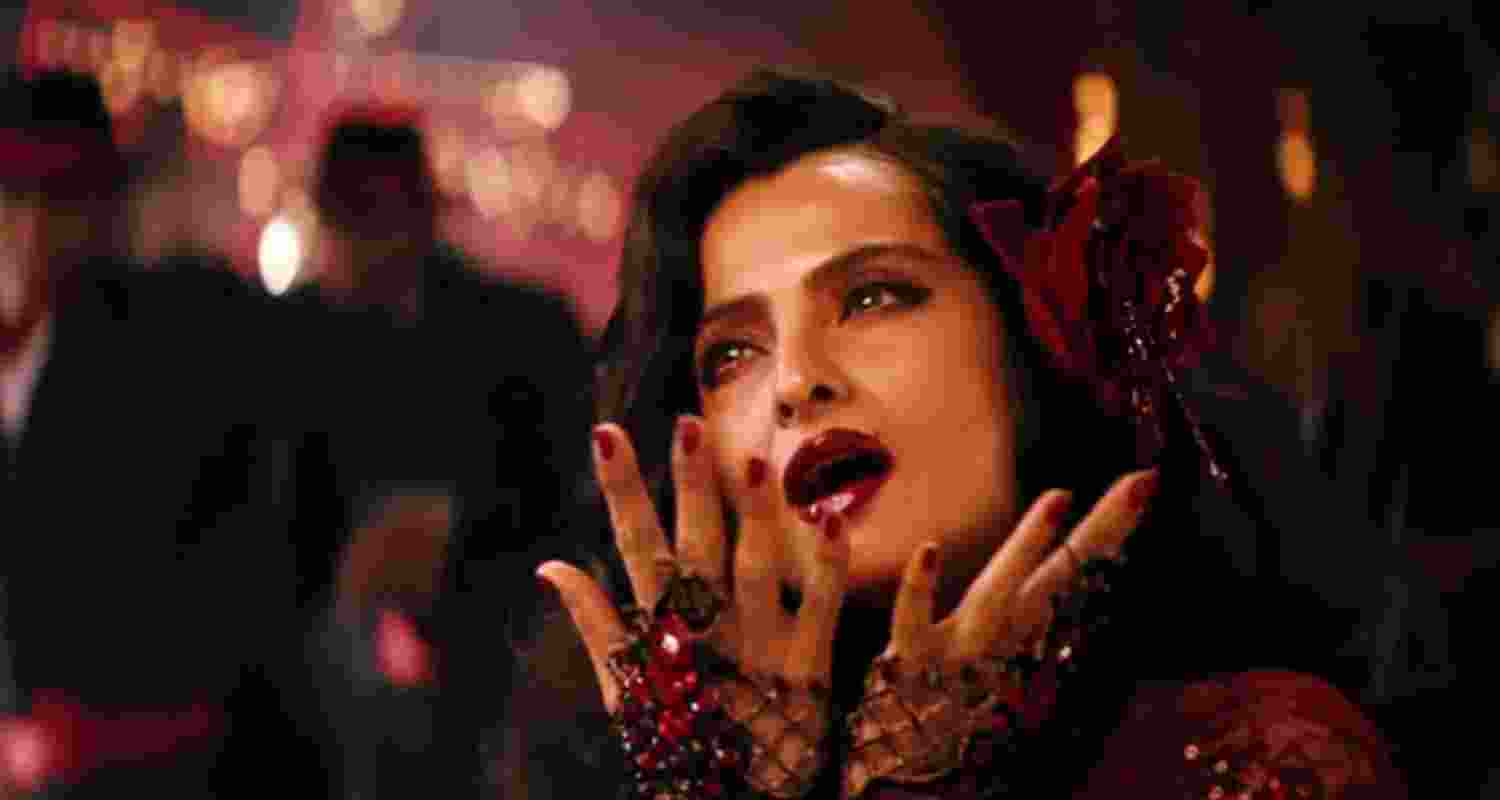 Rekha left the fans awestruck with her effortless elegance, captivating screen presence, and nuanced expressions in the song. Rekha left the fans awestruck with her effortless elegance, captivating screen presence, and nuanced expressions in the song.