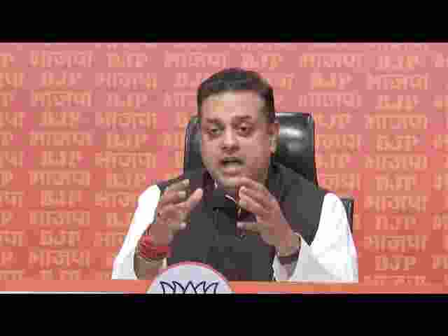 BJP accuses Rahul Gandhi of 'rashtradroh' over US remarks BJP accuses Rahul Gandhi of 'rashtradroh' over US remarks