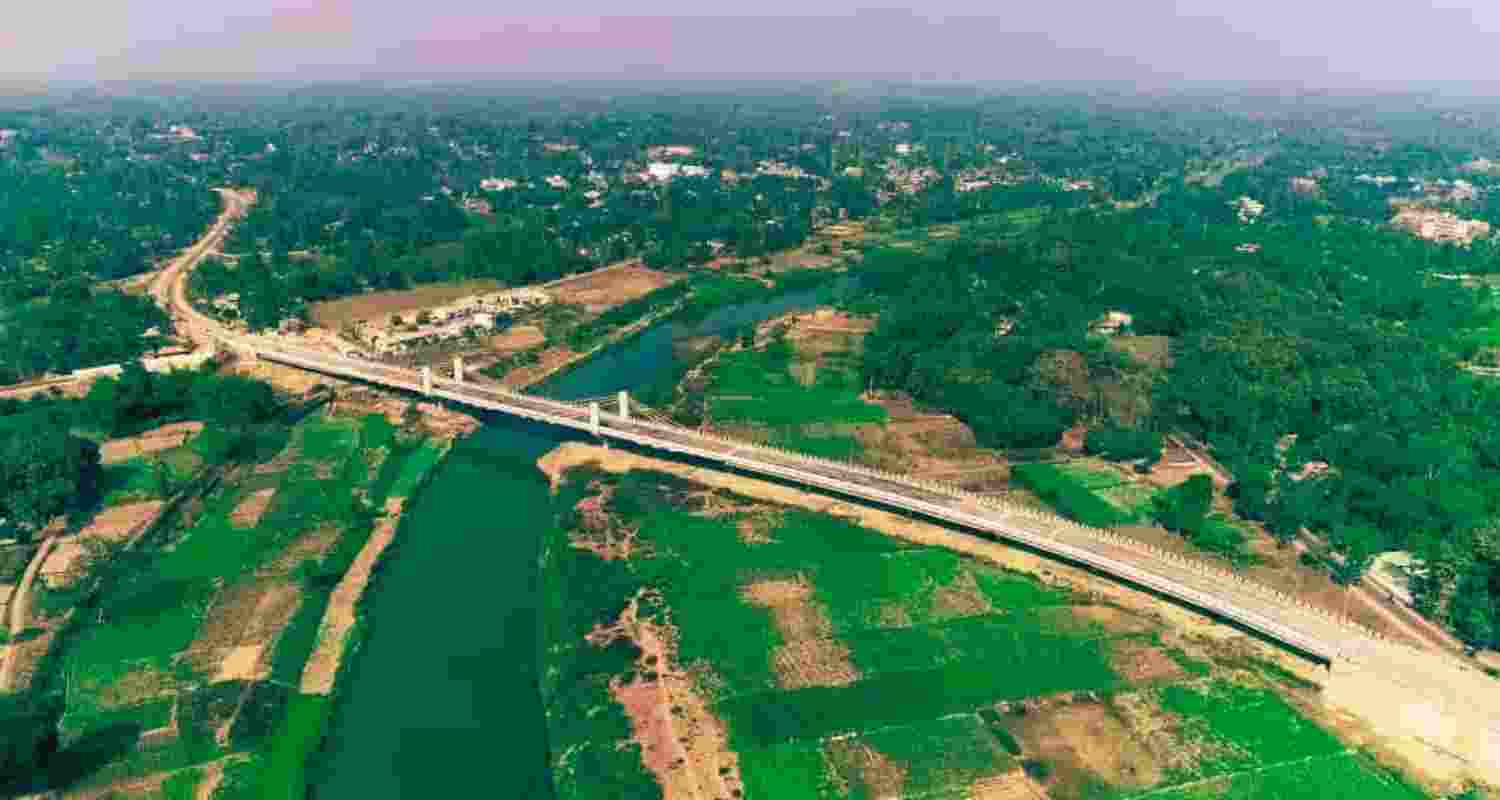 This Maitri Setu bridge would significantly reduce the distance between Sabroom and the Chittagong port, now to only 80 km. This Maitri Setu bridge would significantly reduce the distance between Sabroom and the Chittagong port, now to only 80 km.