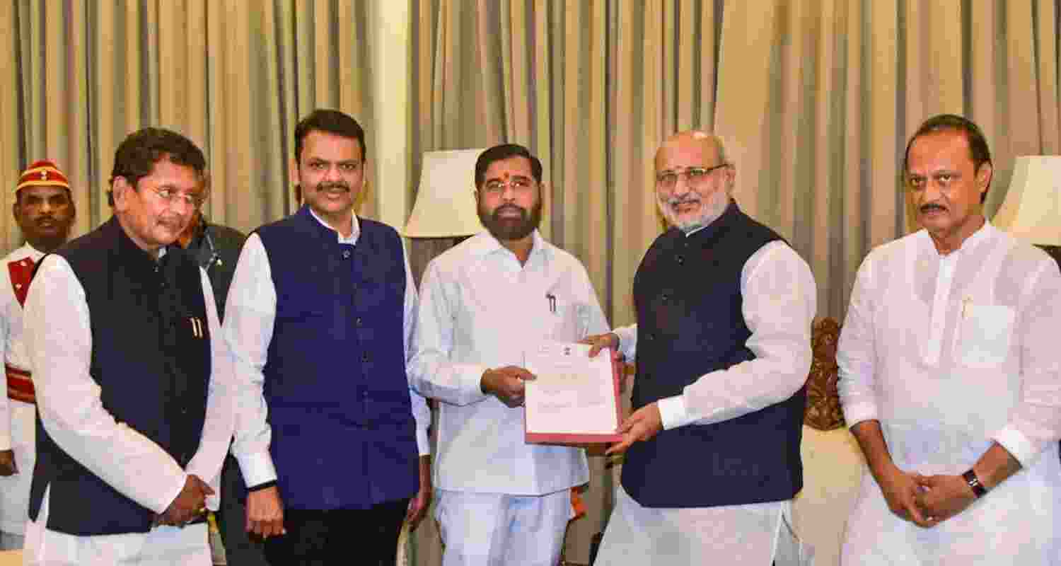 Maharashtra CM Eknath Shinde submits his resignation.  Maharashtra CM Eknath Shinde submits his resignation.