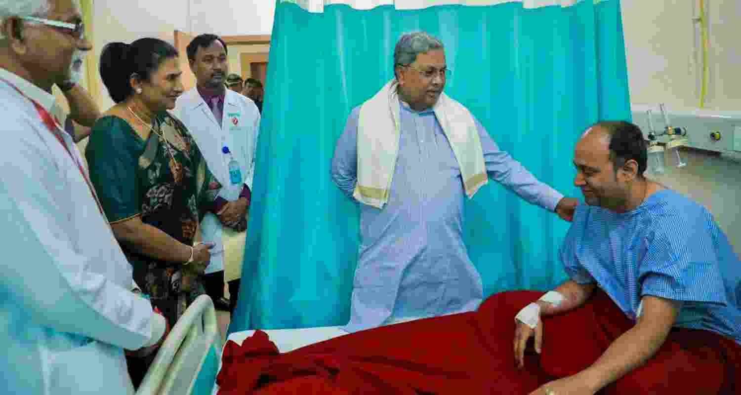 CM Siddaramaiah meets those injured in Rameshwaram Cafe blast. CM Siddaramaiah meets those injured in Rameshwaram Cafe blast.