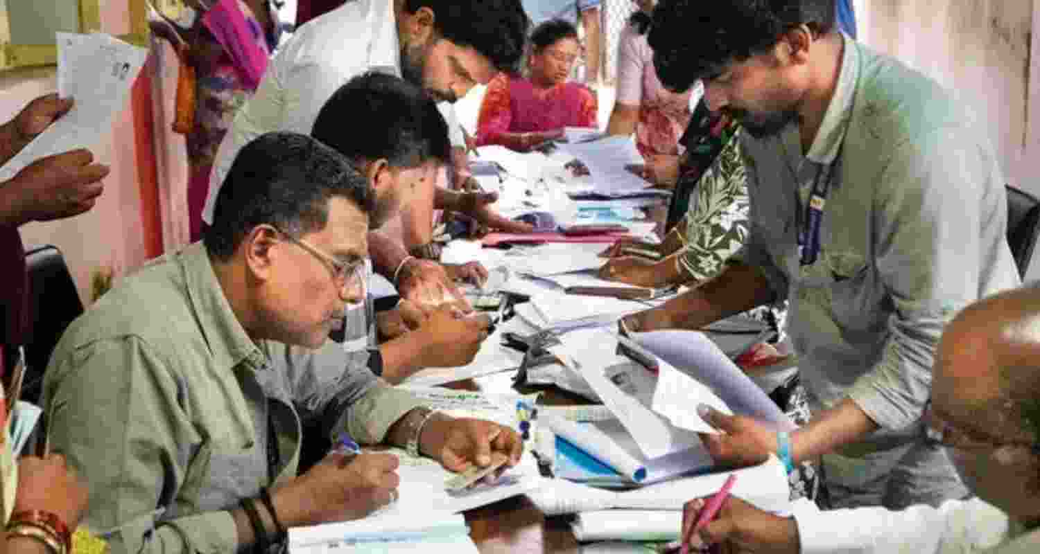 Enumeration process for SIR in West Bengal continues. Enumeration process for SIR in West Bengal continues.