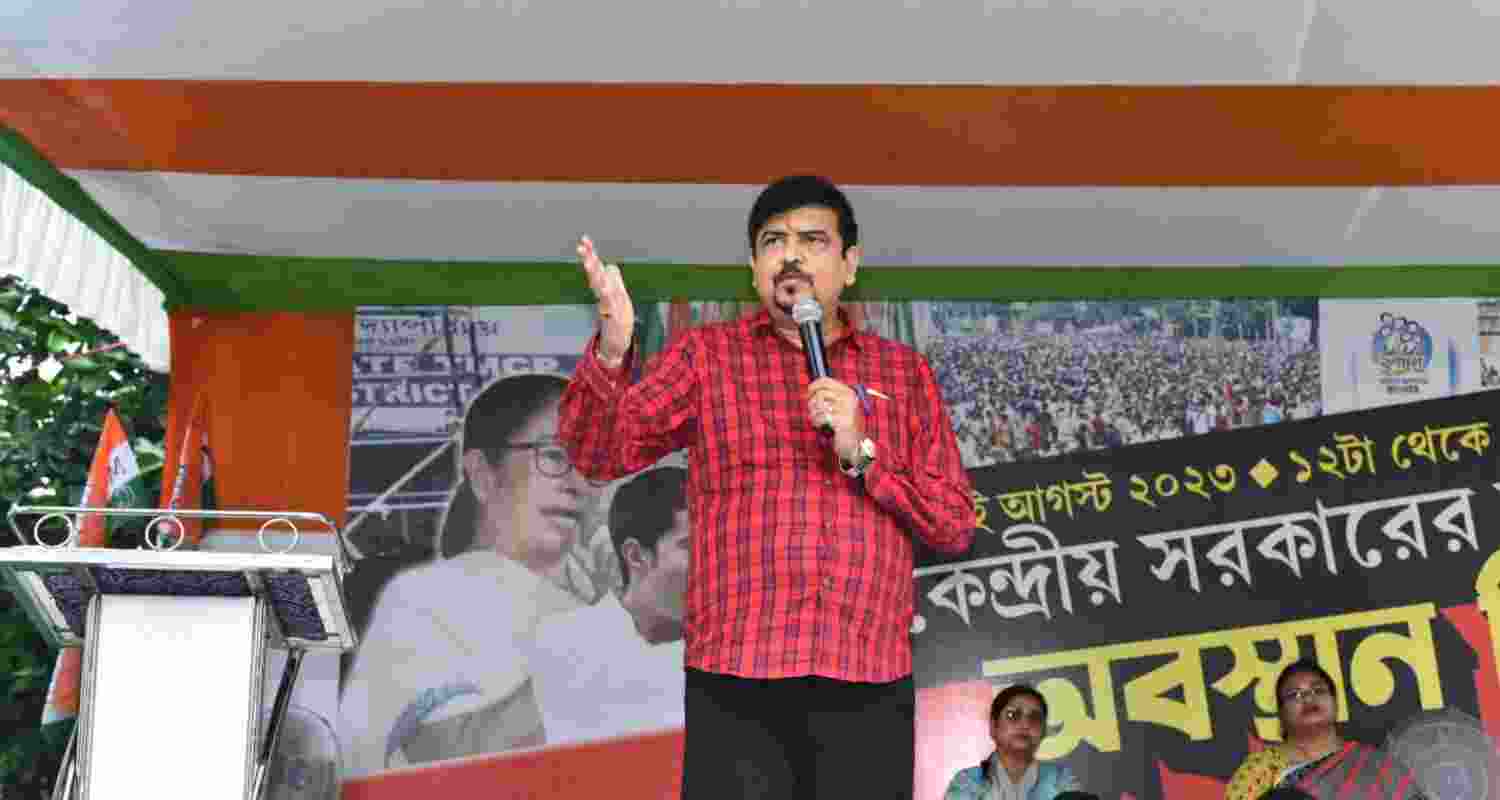 ED conducts raids at TMC leaders premises for their alleged involvement in municipal jobs scam case. ED conducts raids at TMC leaders premises for their alleged involvement in municipal jobs scam case.