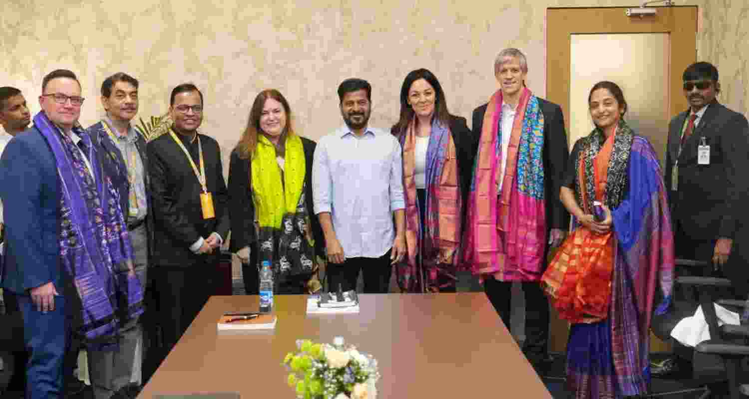 T'gana signs ₹1 lakh cr deals on Day 2 of Global Summit 2025 T'gana signs ₹1 lakh cr deals on Day 2 of Global Summit 2025