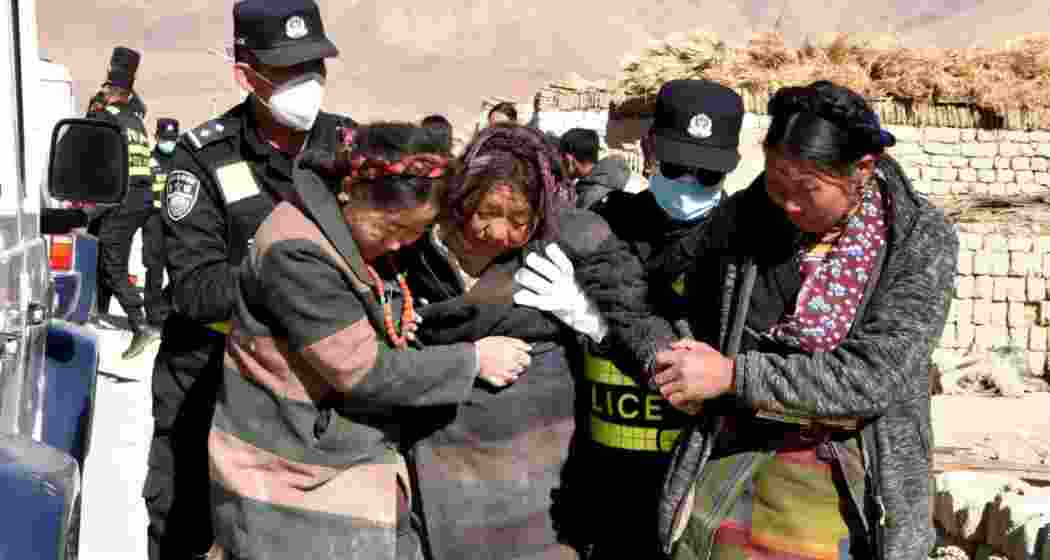 Rescuers transfer injured people in the village of Zhacun, Dingri County, Tibet. Rescuers transfer injured people in the village of Zhacun, Dingri County, Tibet.