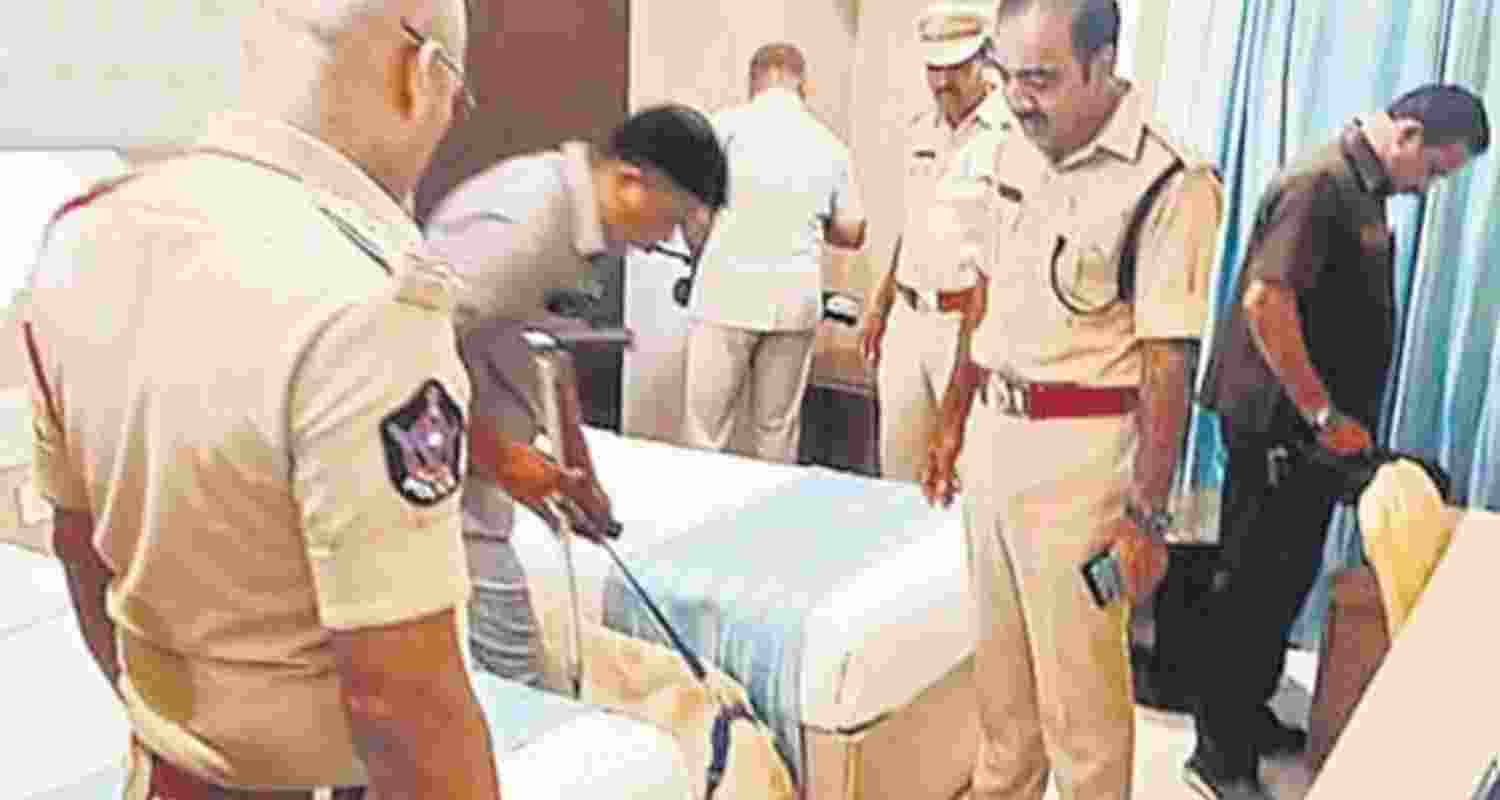 Security beefs up at Tirupati’s temples after bomb threats
 Security beefs up at Tirupati’s temples after bomb threats