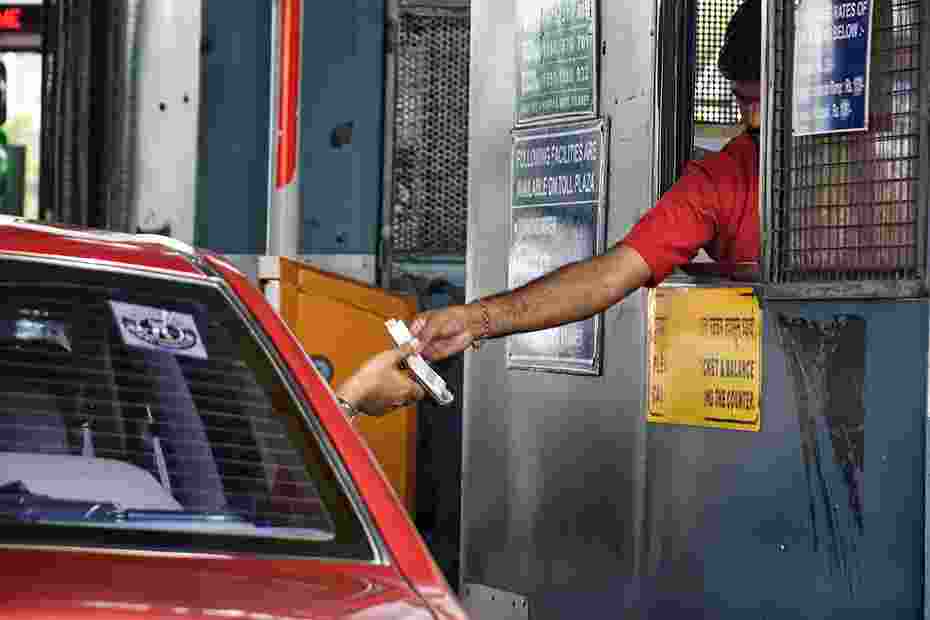SC directs Delhi MCD, NHAI to suspend toll collection temporarily SC directs Delhi MCD, NHAI to suspend toll collection temporarily