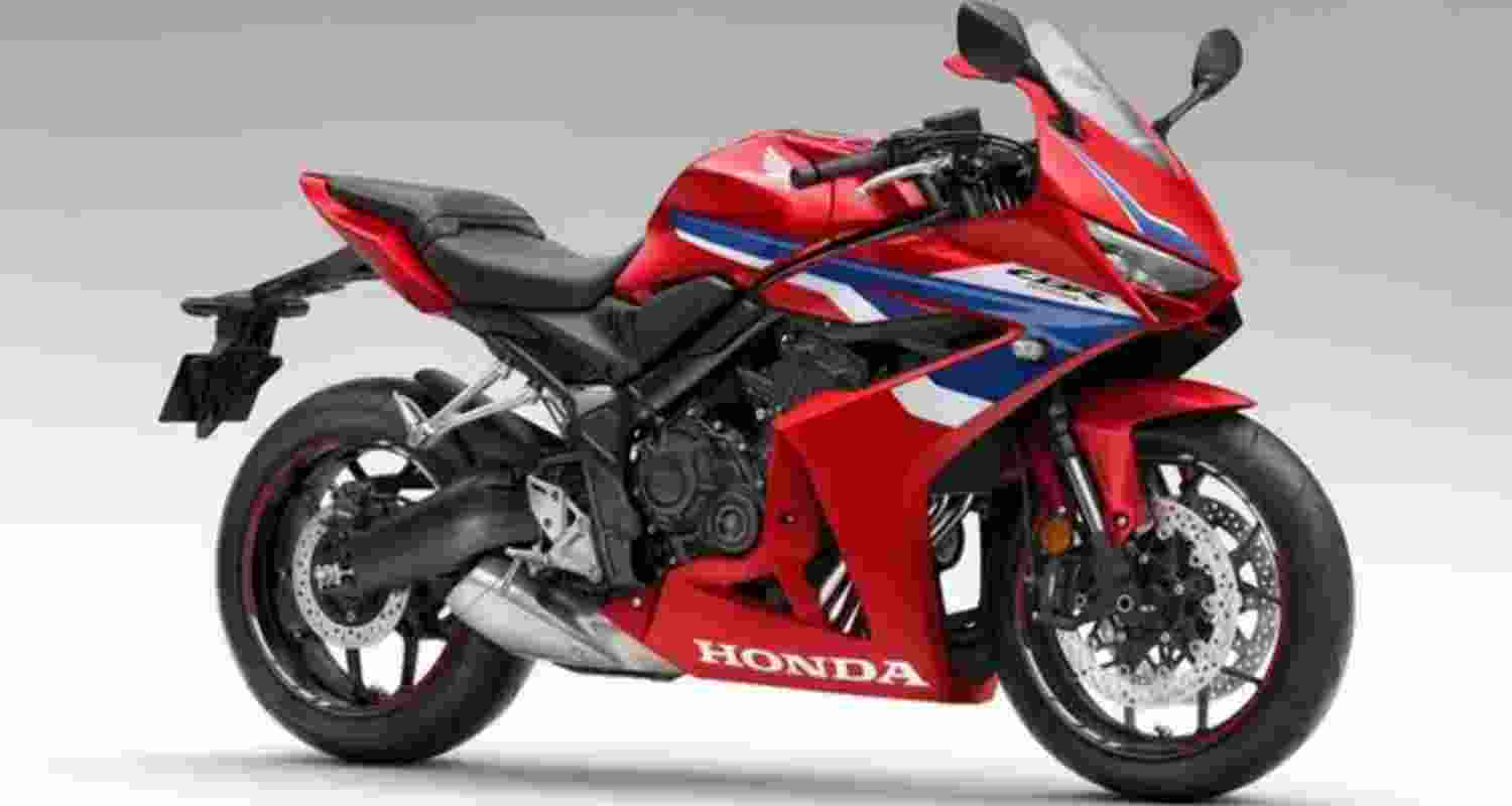 Honda's bestselling mid-weight motorcycles now equipped with e-clutch technology Honda's bestselling mid-weight motorcycles now equipped with e-clutch technology