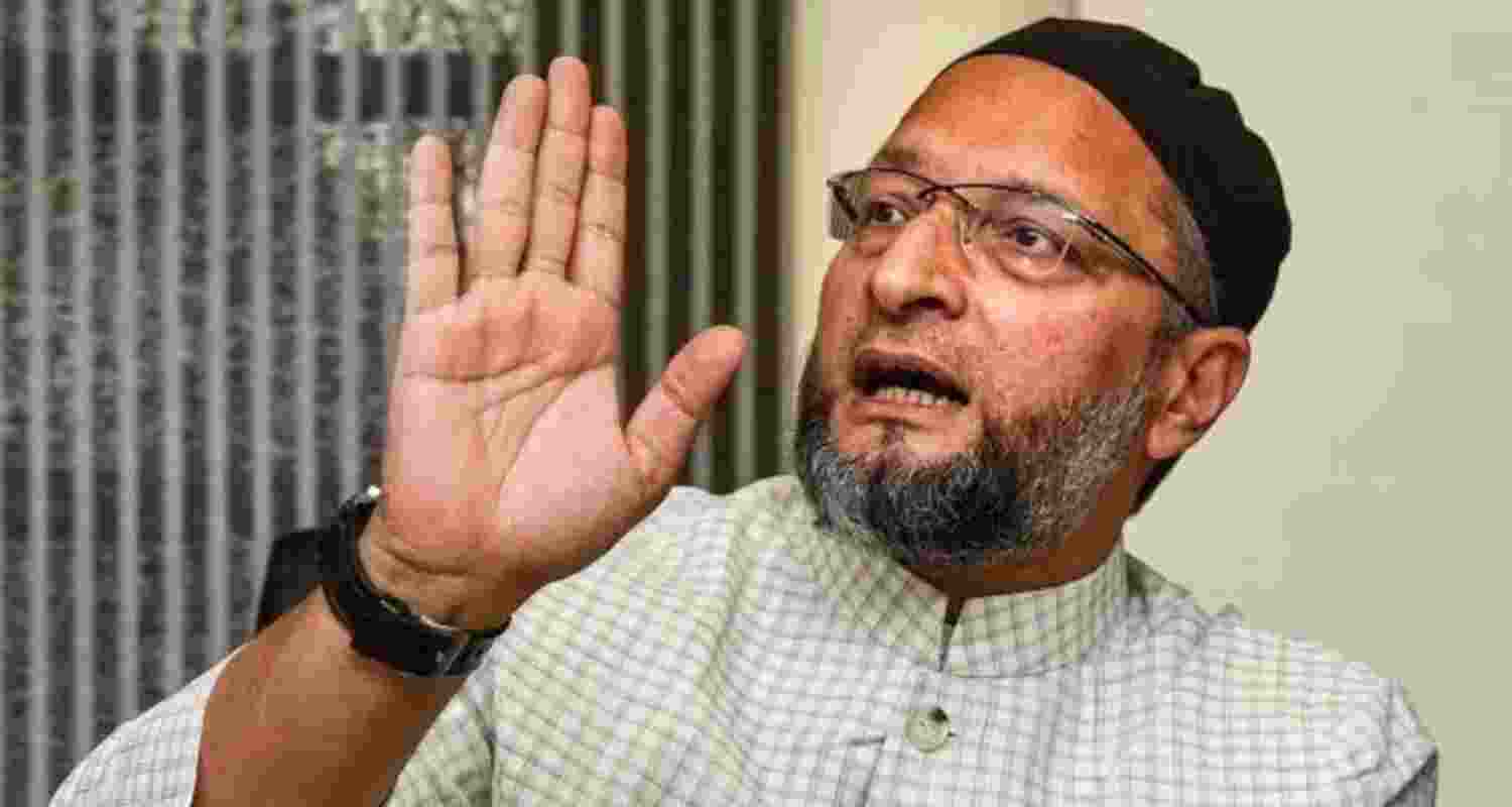 Owaisi in a Rally Tries to Expose Political Paradox Saying 'Parties Seek Muslim Votes, Yet No Muslim Candidates'.  Owaisi in a Rally Tries to Expose Political Paradox Saying 'Parties Seek Muslim Votes, Yet No Muslim Candidates'.