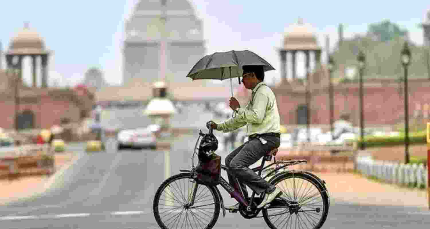 Scorching Heatwave Hits Delhi: Temperature Soars to 52.3 Degrees. Scorching Heatwave Hits Delhi: Temperature Soars to 52.3 Degrees.