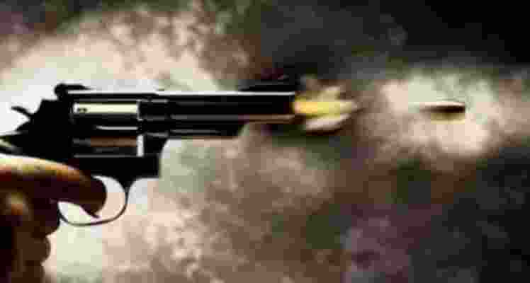 In a shocking incident, a 25-year-old man named Arshad was killed in front of his two children on Tuesday night in the Lohia Nagar police station area of Meerut, Uttar Pradesh. In a shocking incident, a 25-year-old man named Arshad was killed in front of his two children on Tuesday night in the Lohia Nagar police station area of Meerut, Uttar Pradesh.